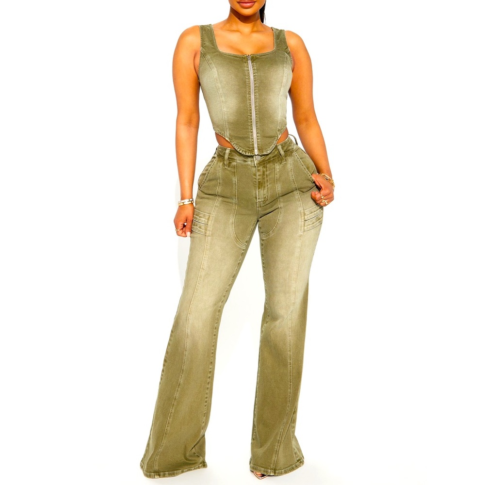 Fashionnova High Esteem Flare Jeans - Sz 5 - medium stretch - NWT